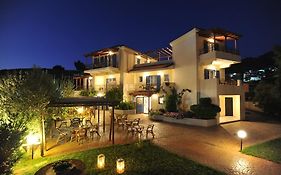 Aparthotel Fereniki Studios  3*